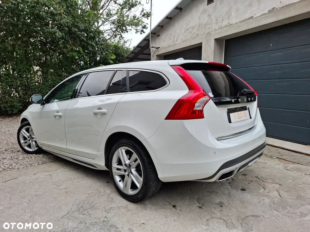 Volvo V60 D6 AWD Plug-in Hybrid Momentum - 24