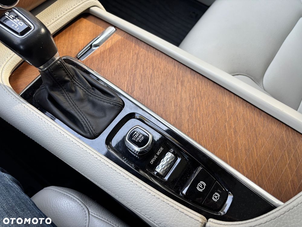 Volvo XC 90 T6 AWD Momentum 7os - 17