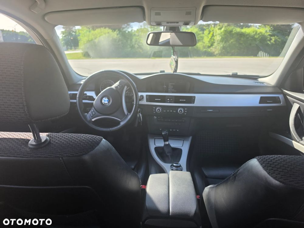 BMW Seria 3 320d xDrive DPF - 10