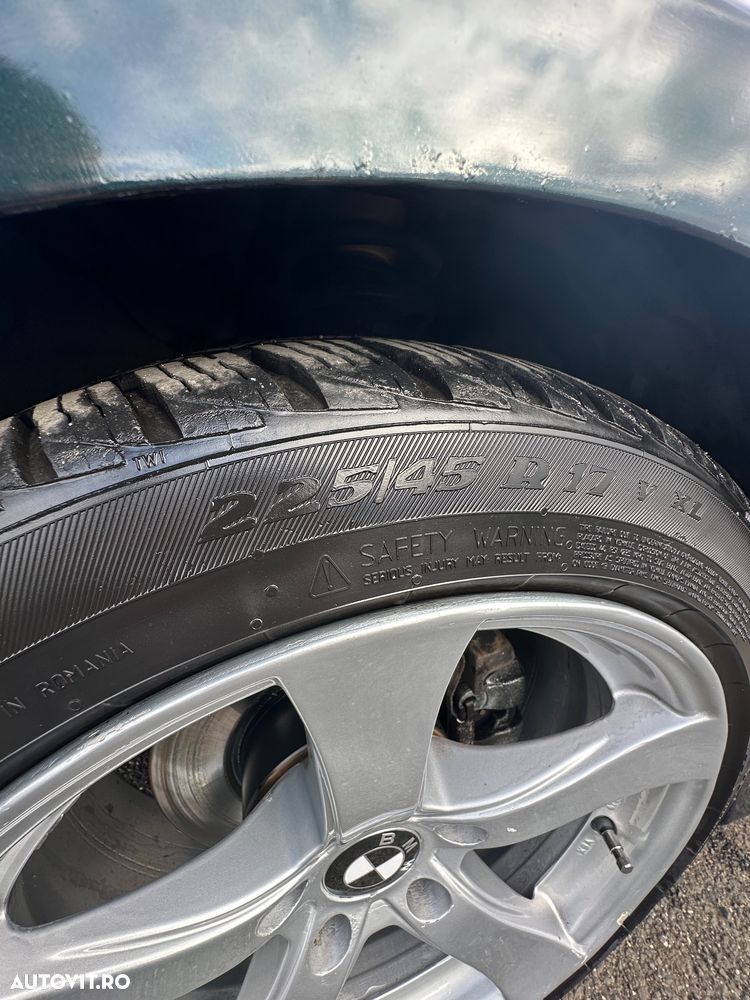 BMW Seria 3 318i Touring - 11