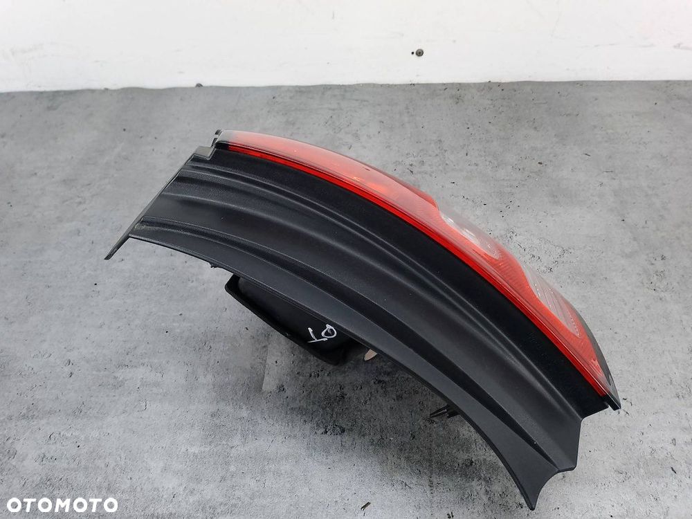 LAMPA TYLNA PRAWA CITROEN C3 II 9673805280 HATCHBACK - 3