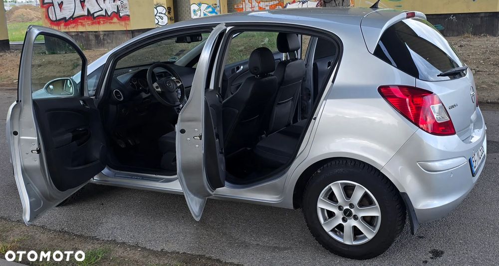 Opel Corsa 1.4 16V Cosmo - 18