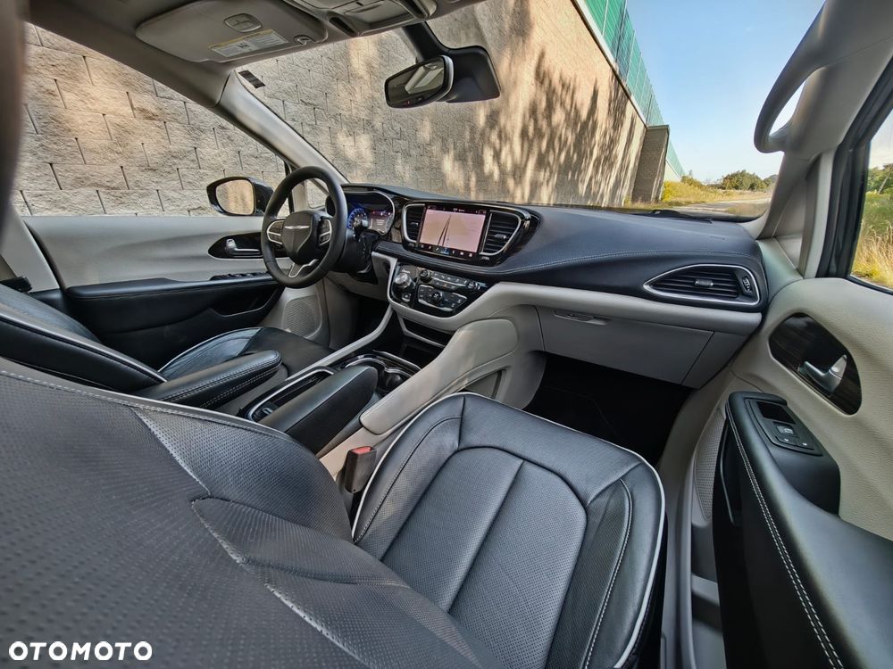 Chrysler Pacifica - 27