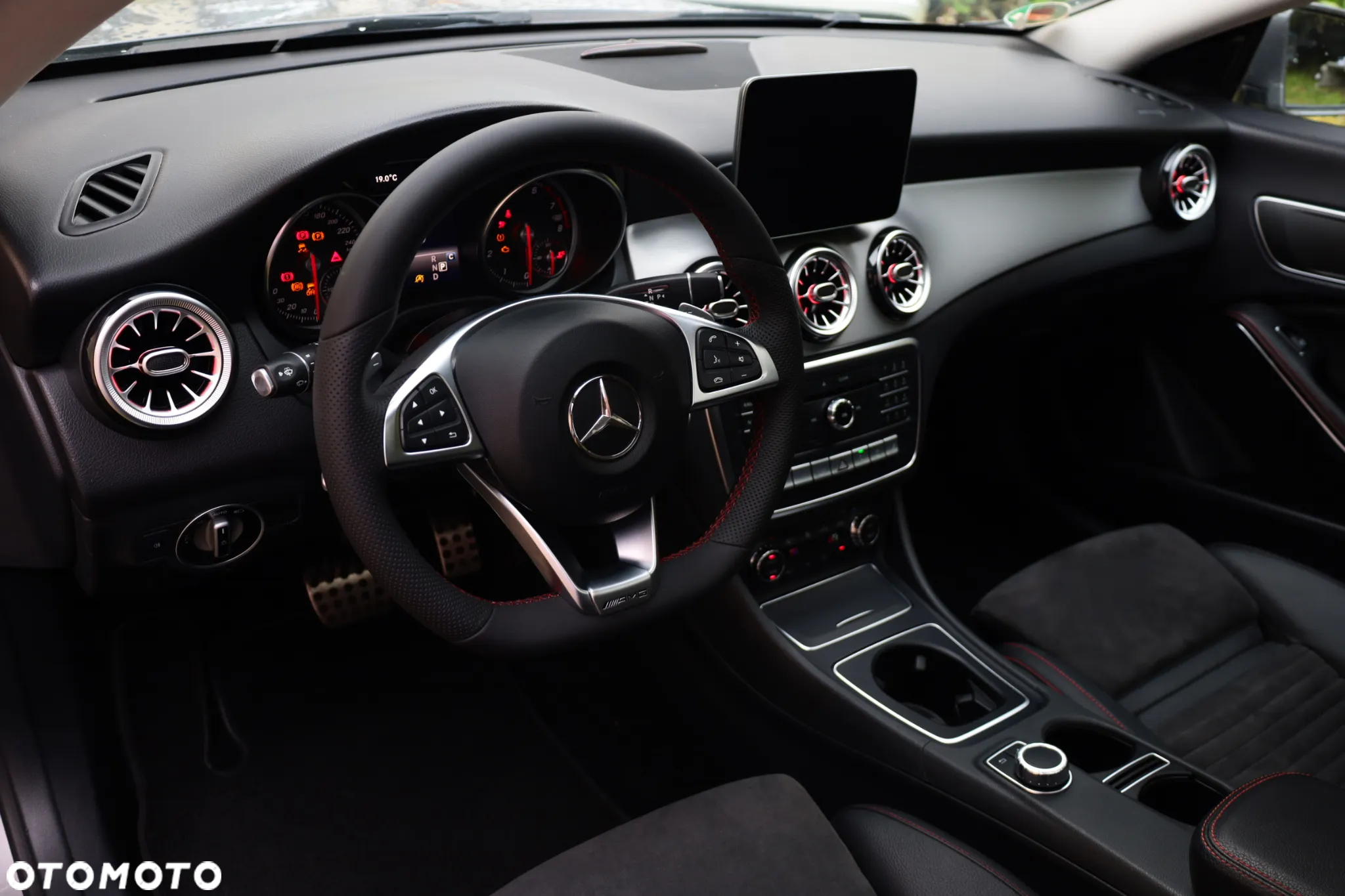 Mercedes-Benz CLA 200 7G-DCT AMG Line - 21