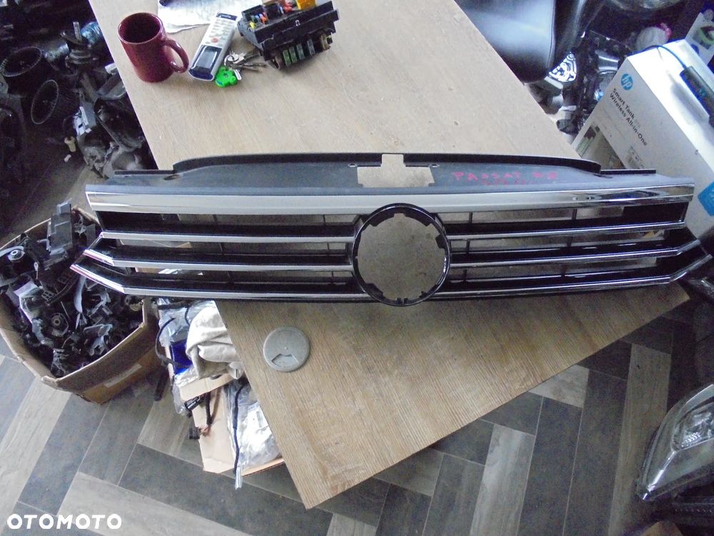 VOLKSWAGEN PASSAT B8 GRILL ATRAPA - 1