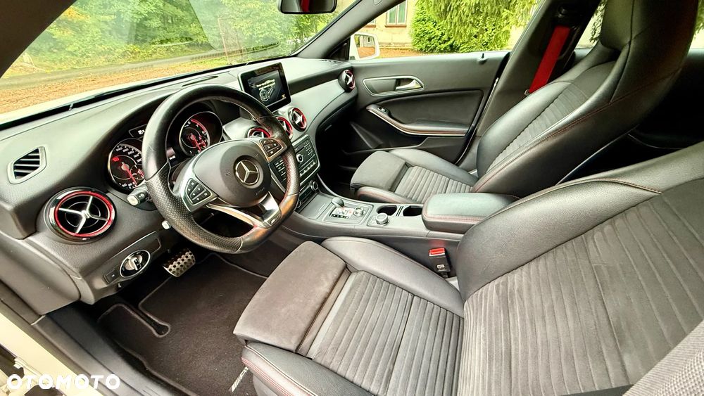 Mercedes-Benz CLA AMG 45 4-Matic - 14