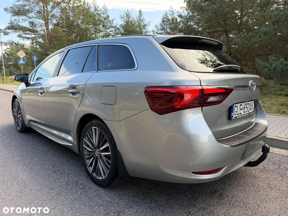Toyota Avensis 1.8 Premium MS - 11