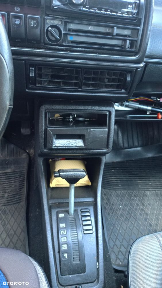 Volkswagen Golf 1.6 CL - 10