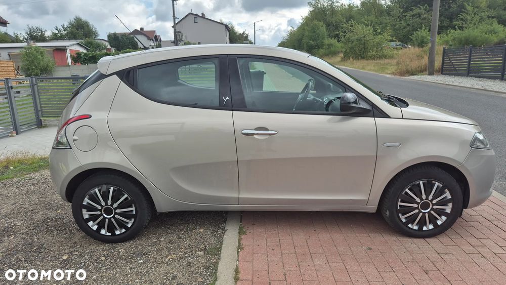 Lancia Ypsilon Y 1.2 8v Platinum - 4
