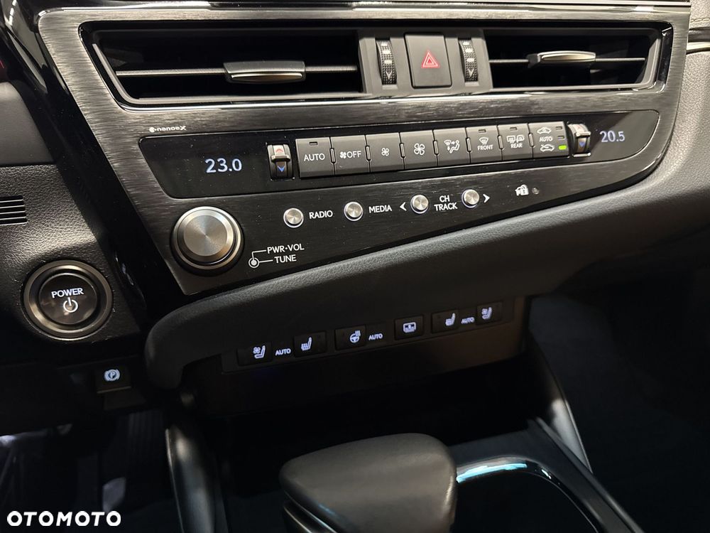 Lexus ES 300h Prestige - 23