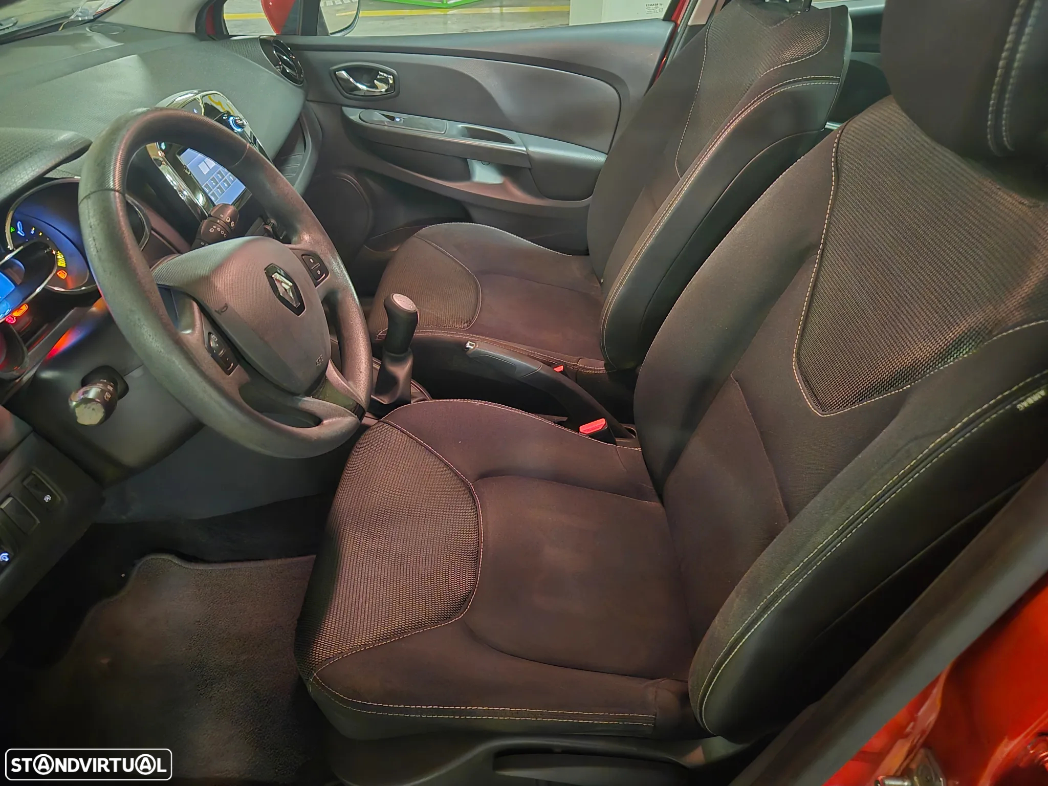 Renault Clio Sport Tourer 0.9 TCE Dynamique S - 19