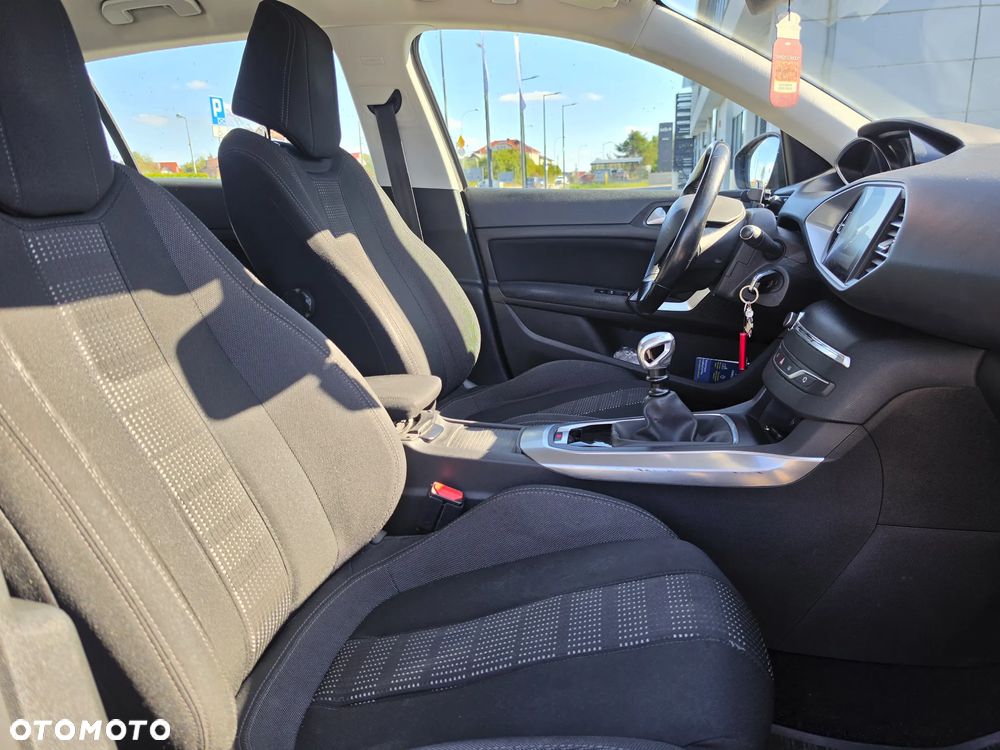 Peugeot 308 1.6 BlueHDi Allure S&S - 17