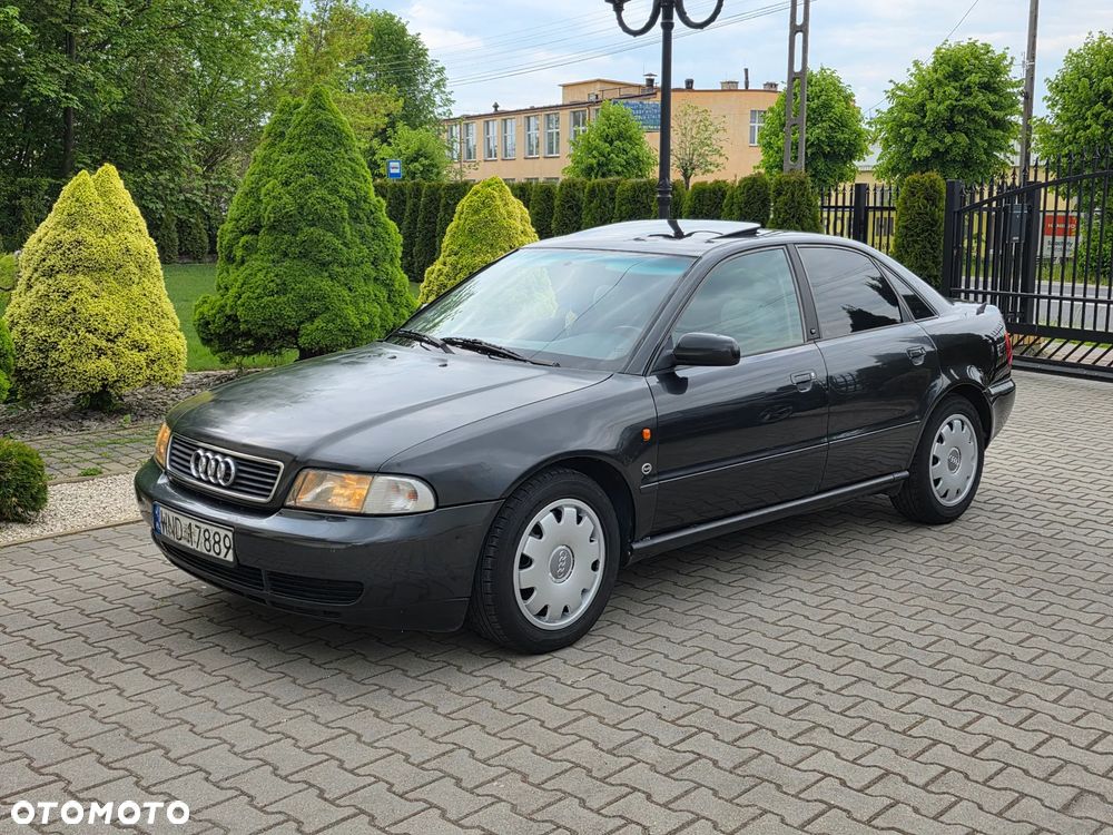 Audi A4 Limousine - 1
