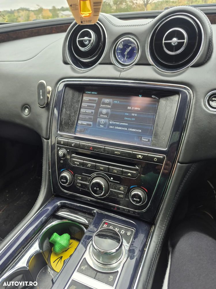 Jaguar XJ 3.0 V6 Portfolio Aut LWB - 8