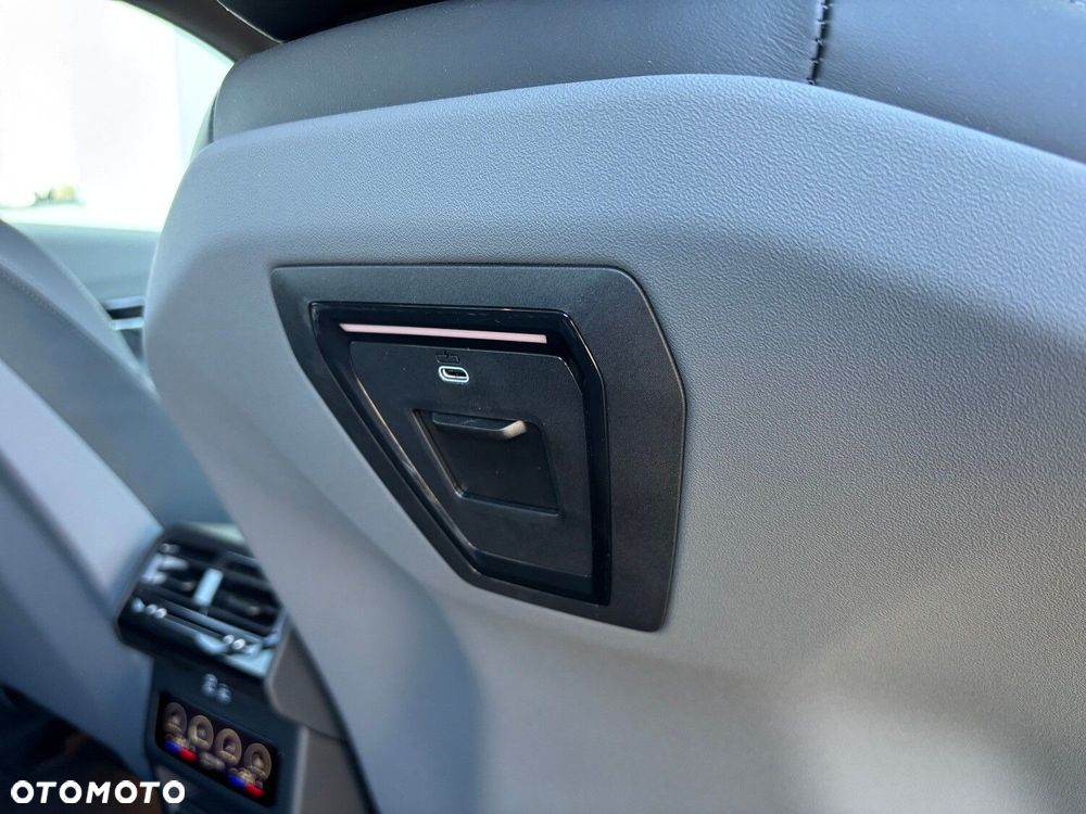 BMW Seria 5 520d xDrive mHEV M Sport - 24