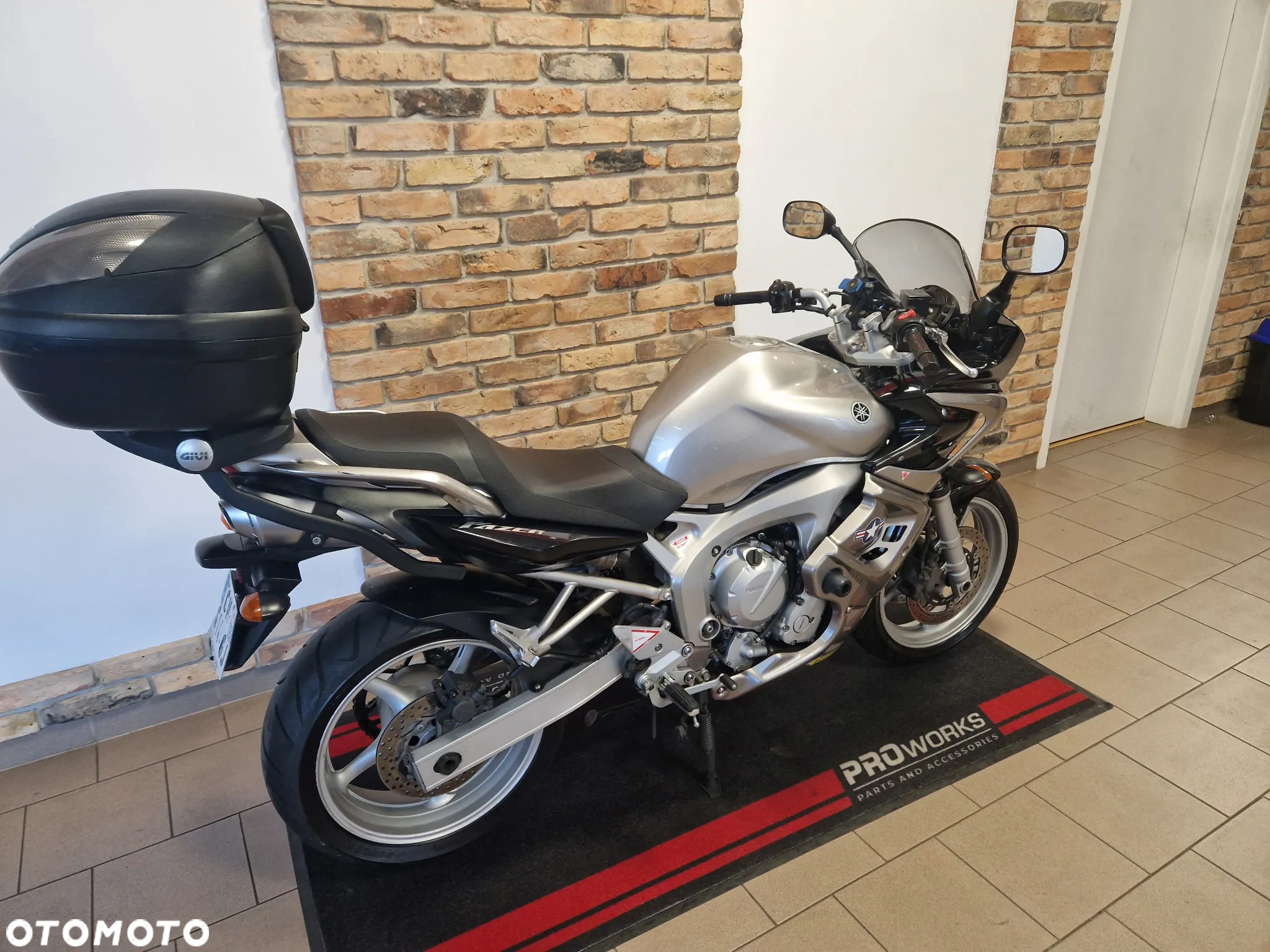 Yamaha FZ6 - 4