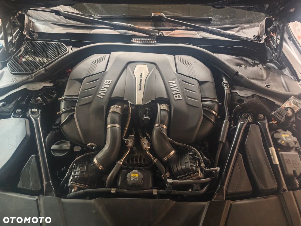 BMW Seria 7 750Li xDrive - 19