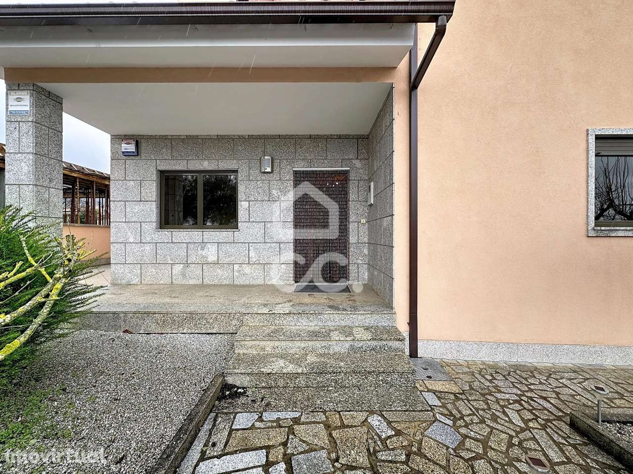 Moradia perfeita para quem procura conforto e tranquilidade na perifer - Grande imagem: 2/34