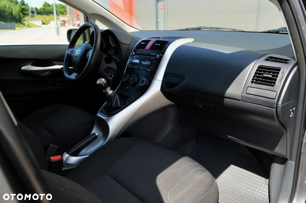 Toyota Auris 1.33 VVT-i Life Comfort - 10