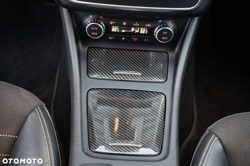 Mercedes-Benz Klasa A 200 CDI (BlueEFFICIENCY) 7G-DCT - 38