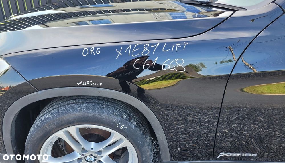 BŁOTNIK LEWY PRZÓD PRZEDNI BMW X1 E84 668 SCHWARZ II ORG LAKIER C61 - 1