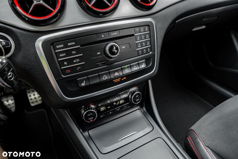 Mercedes-Benz CLA 250 4Matic 7G-DCT AMG Line - 37