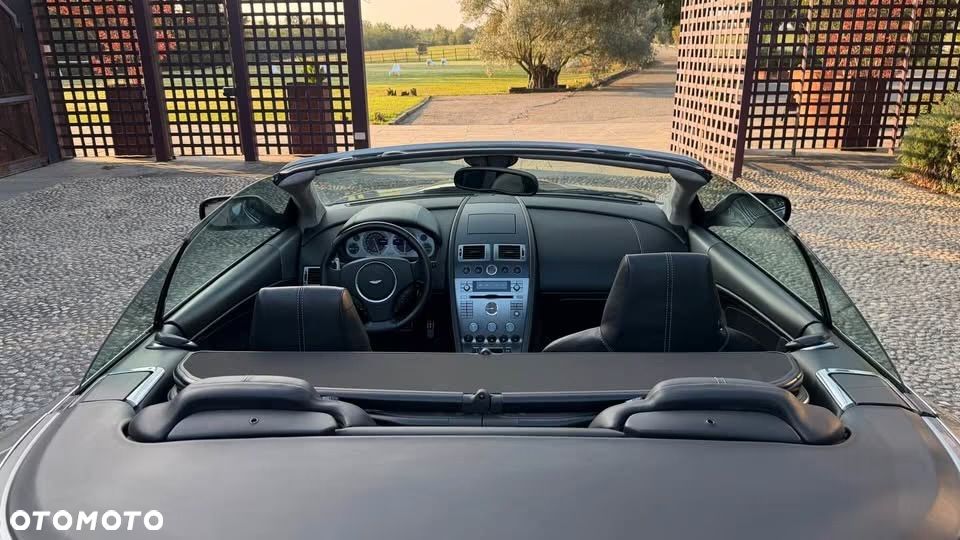 Aston Martin DB9 Standard - 3