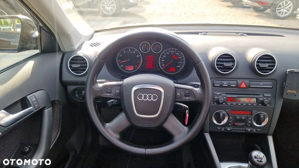 Audi A3 Sportback 1.6 FSI Attraction - 29