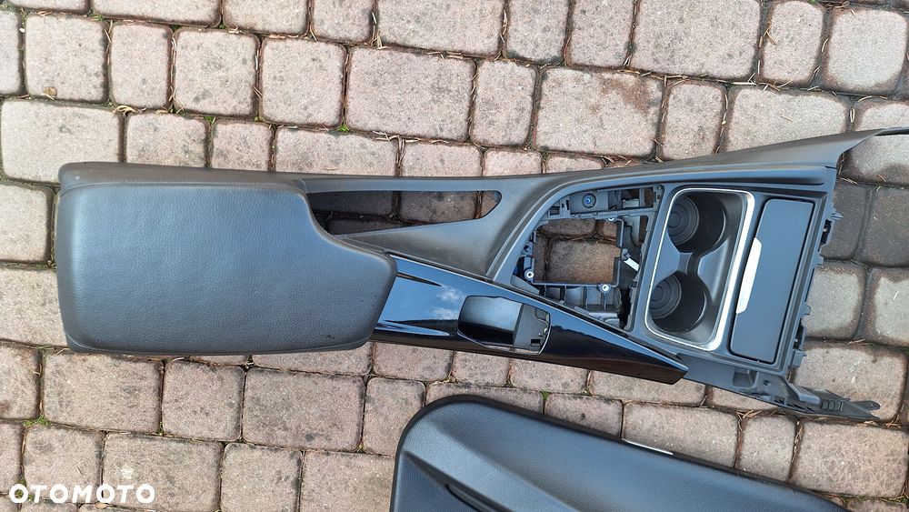 Fotele grzane BMW F30, półskóry wraz z boczkami drzwi, konsola i dekorami - 12