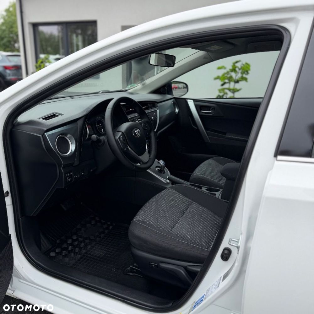 Toyota Auris - 13