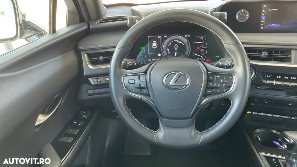 Lexus UX 250h FWD Executive - 23