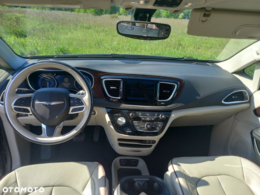 Chrysler Pacifica - 17