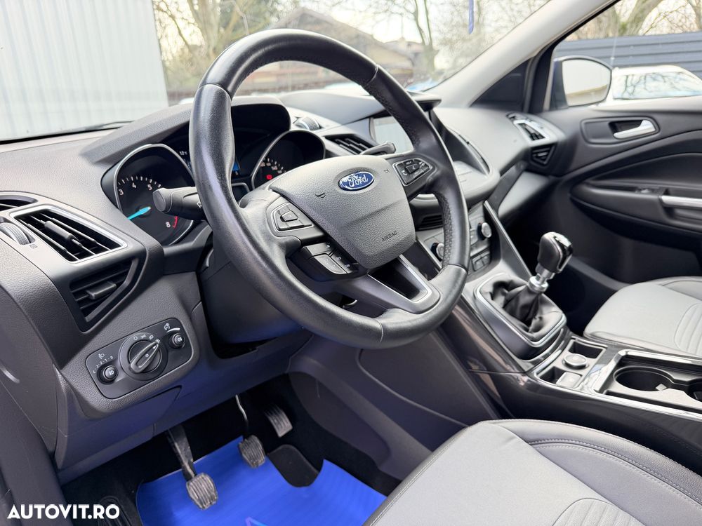 Ford Kuga 1.5 EcoBoost 2x4 Titanium - 36