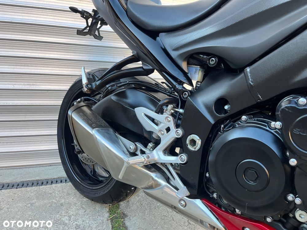 Suzuki GSX 1000 - 28