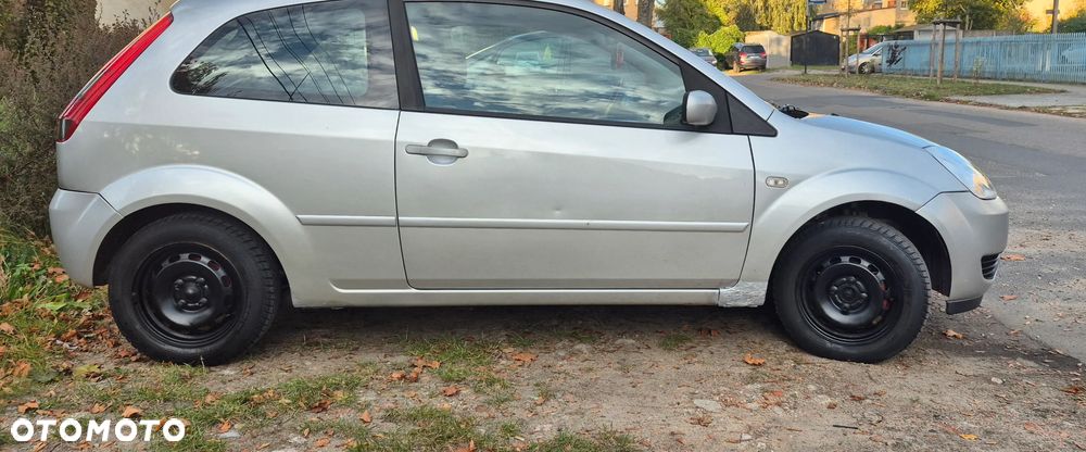 Ford Fiesta 2004 photo 5