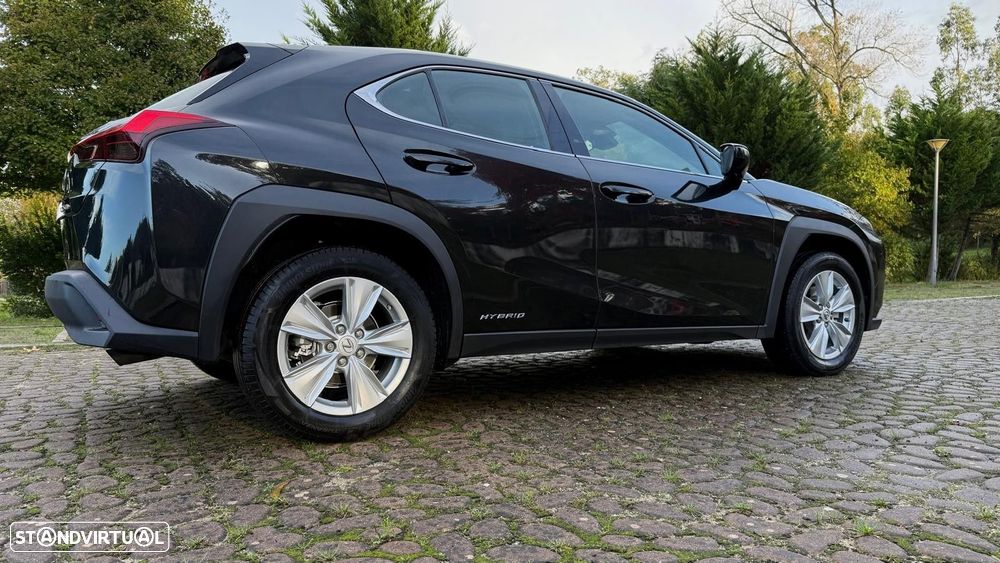 Lexus UX 250h Business - 19
