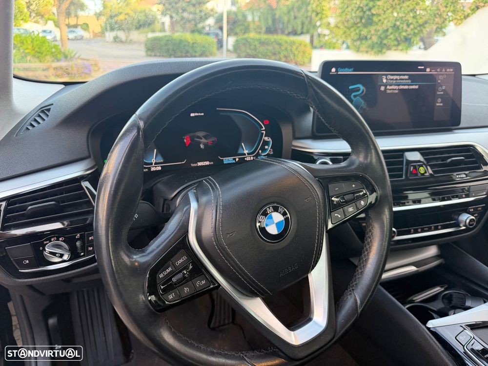 BMW 530 e Line Luxury - 12