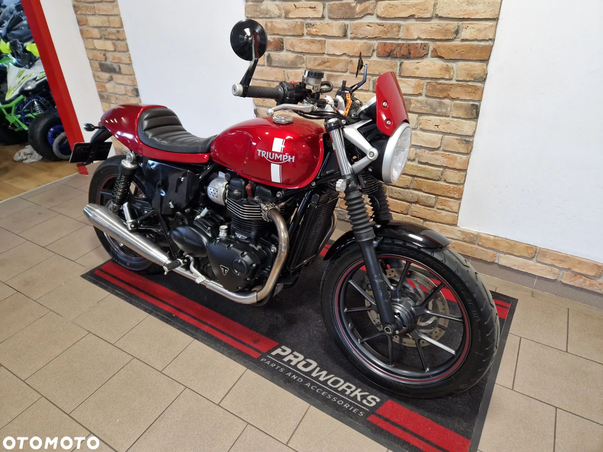 Triumph Street Twin - 1