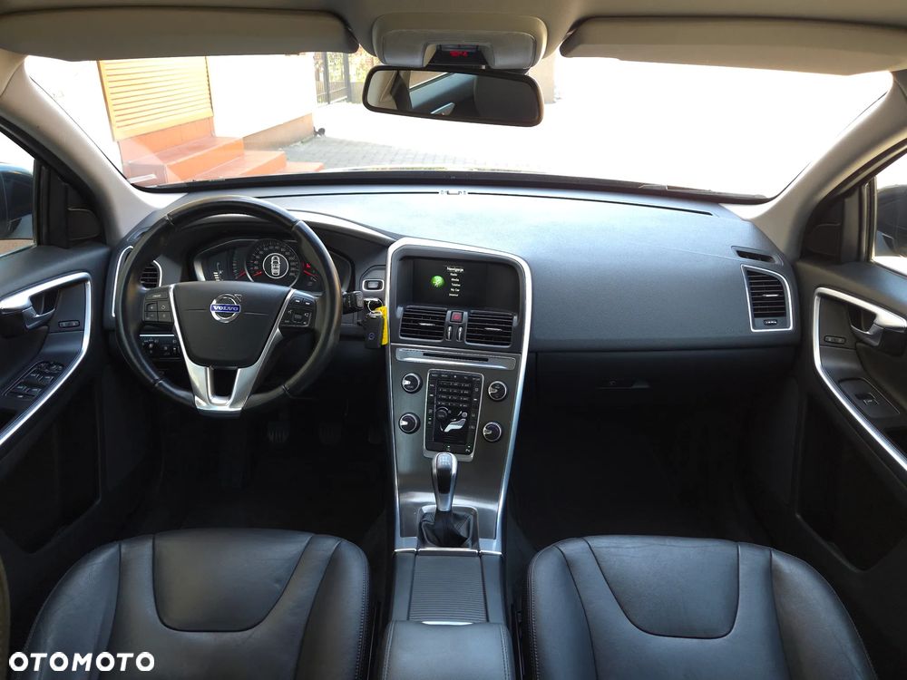 Volvo XC 60 D4 Drive-E R-Design Momentum - 2