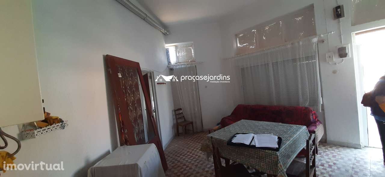 Prédio com 3 Apartamentos - Grande imagem: 2/46