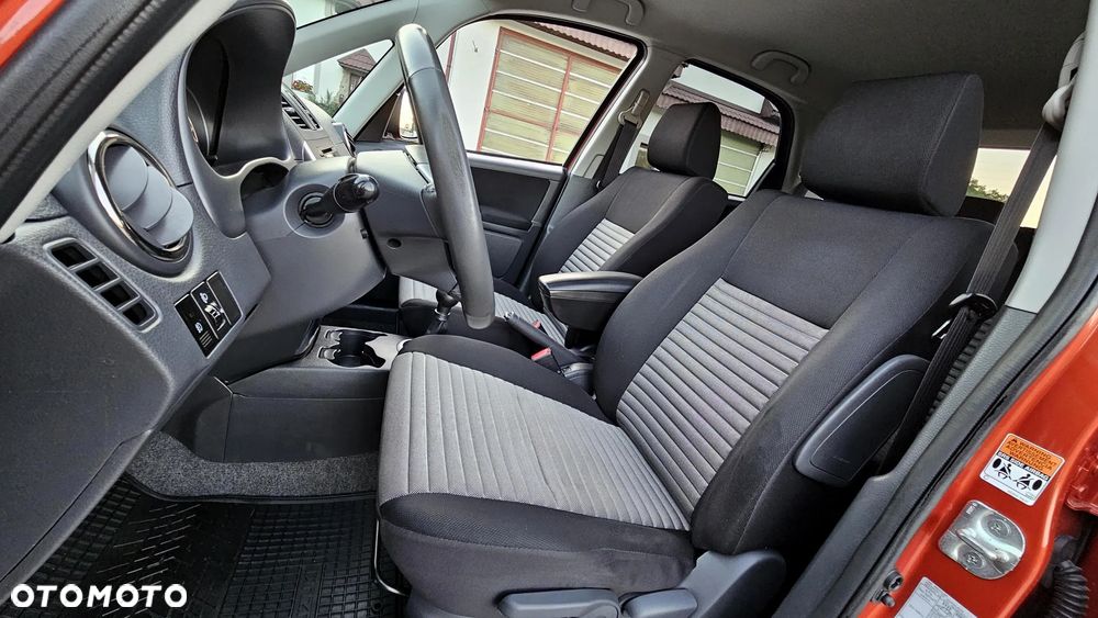 Suzuki SX4 1.6 Premium - 23