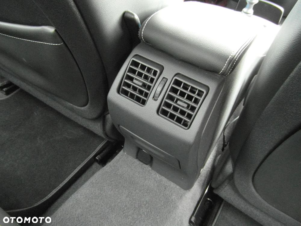 Renault Laguna ENERGY dCi 175 FAP Start & Stop GT - 34