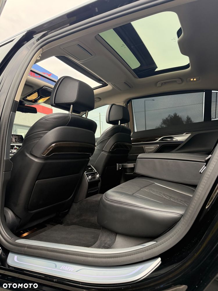 BMW Seria 7 740Li - 24
