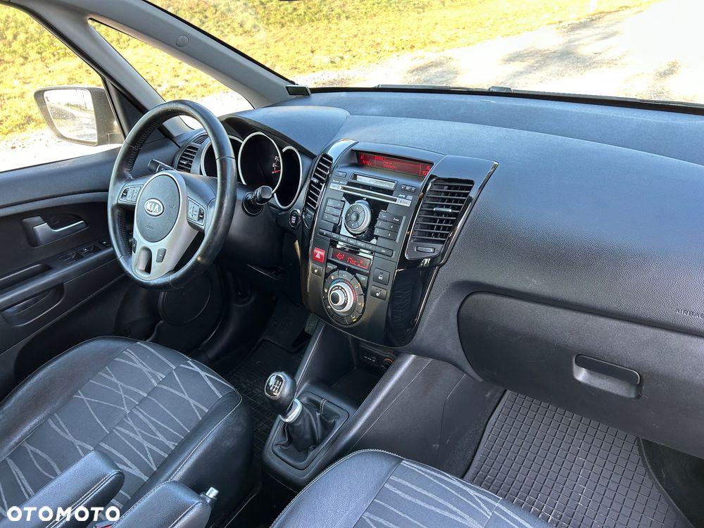 Kia Venga - 10
