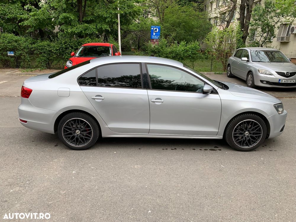 Volkswagen Jetta 1.6 TDI Blue Motion Technology Trendline - 3