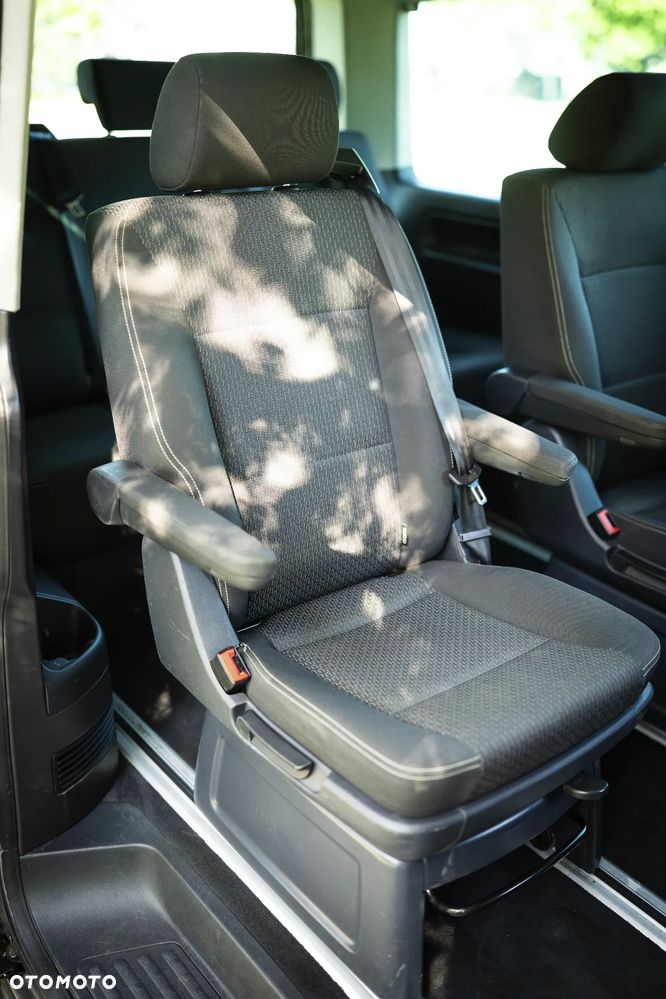 Volkswagen Multivan - 16