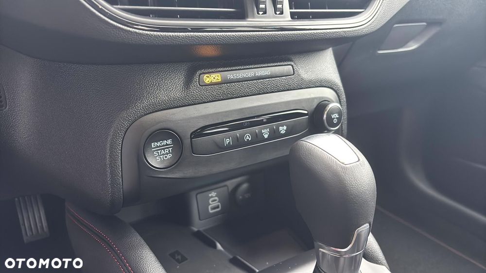 Ford Focus 1.0 EcoBoost Hybrid ST-LINE X - 18