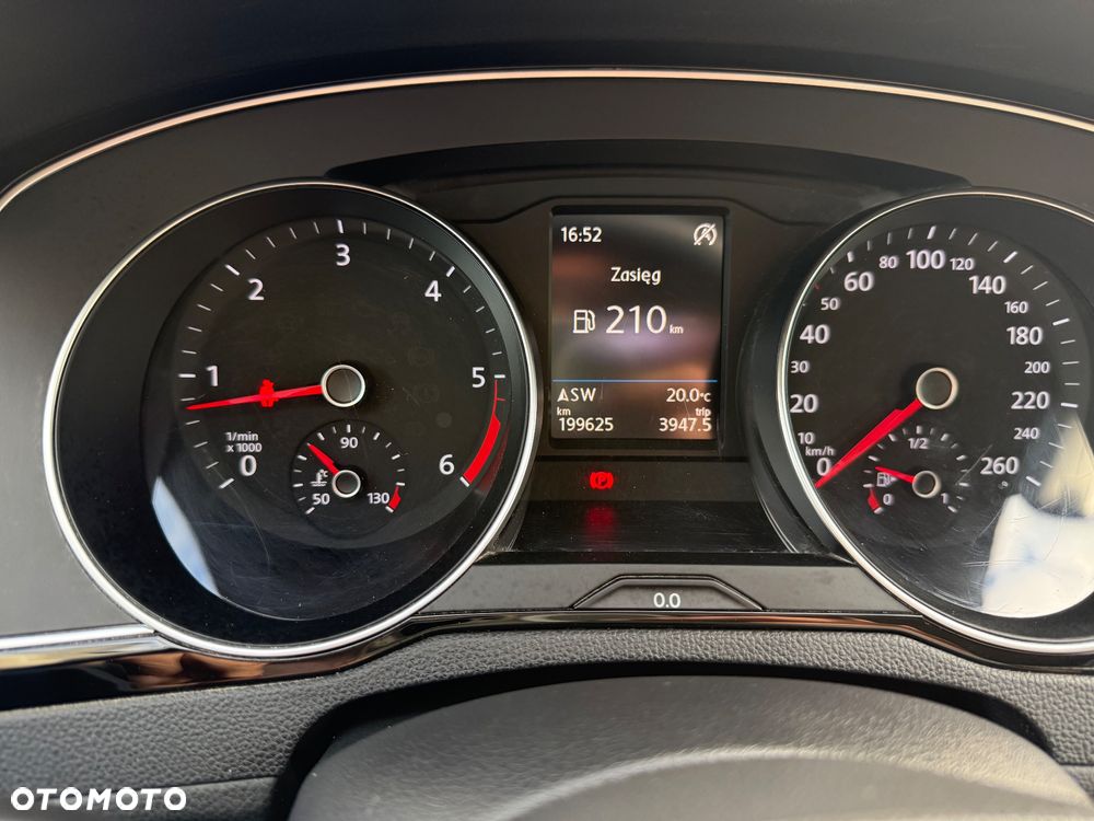 Volkswagen Passat 2.0 TDI SCR Comfortline - 23
