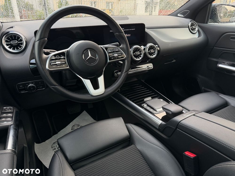 Mercedes-Benz GLA - 11