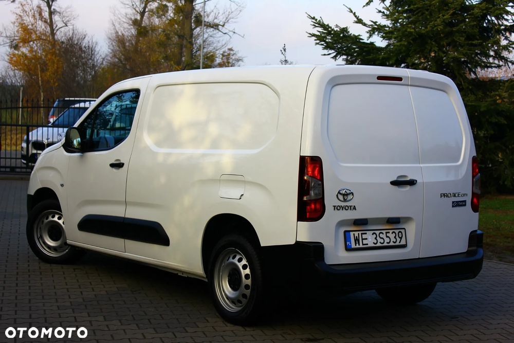Toyota Proace City CHŁODNIA 1.5D-4D 102KM LONG L2 3 Osobowy - 4